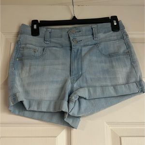 Wallflower size 9 light wash jean shorts